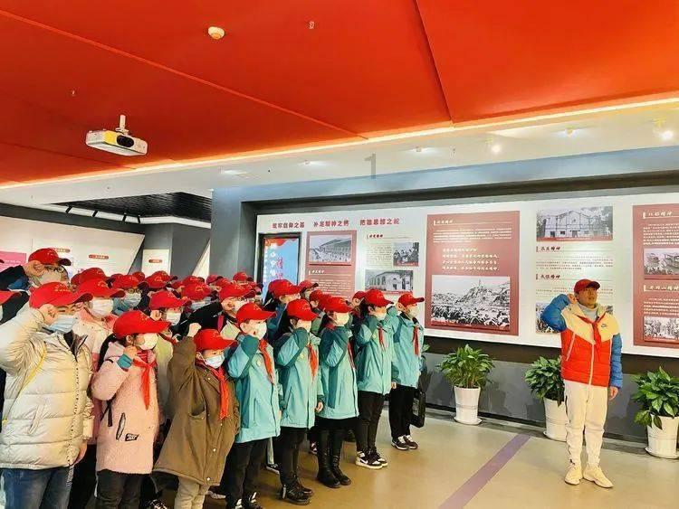 媒体人：扬科维奇带队以来，将国足从亚洲三流带到了四流水准